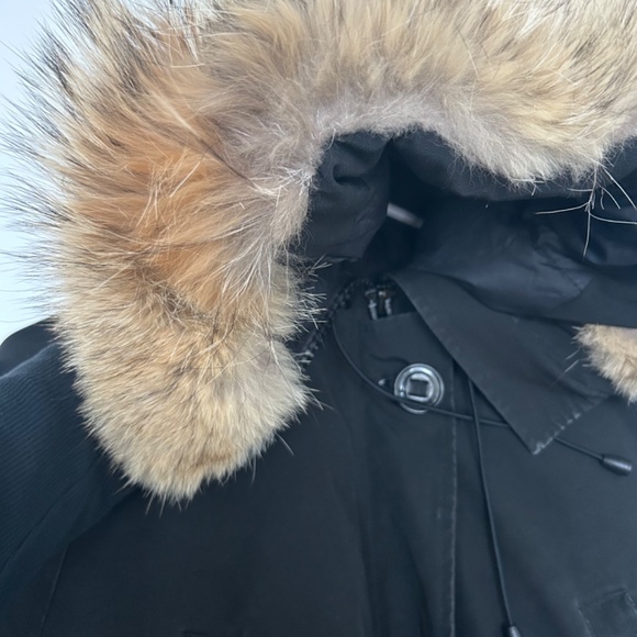 Chilliwack Bomber 2015 lightly used, fur hood (S) - Picture 2 of 7